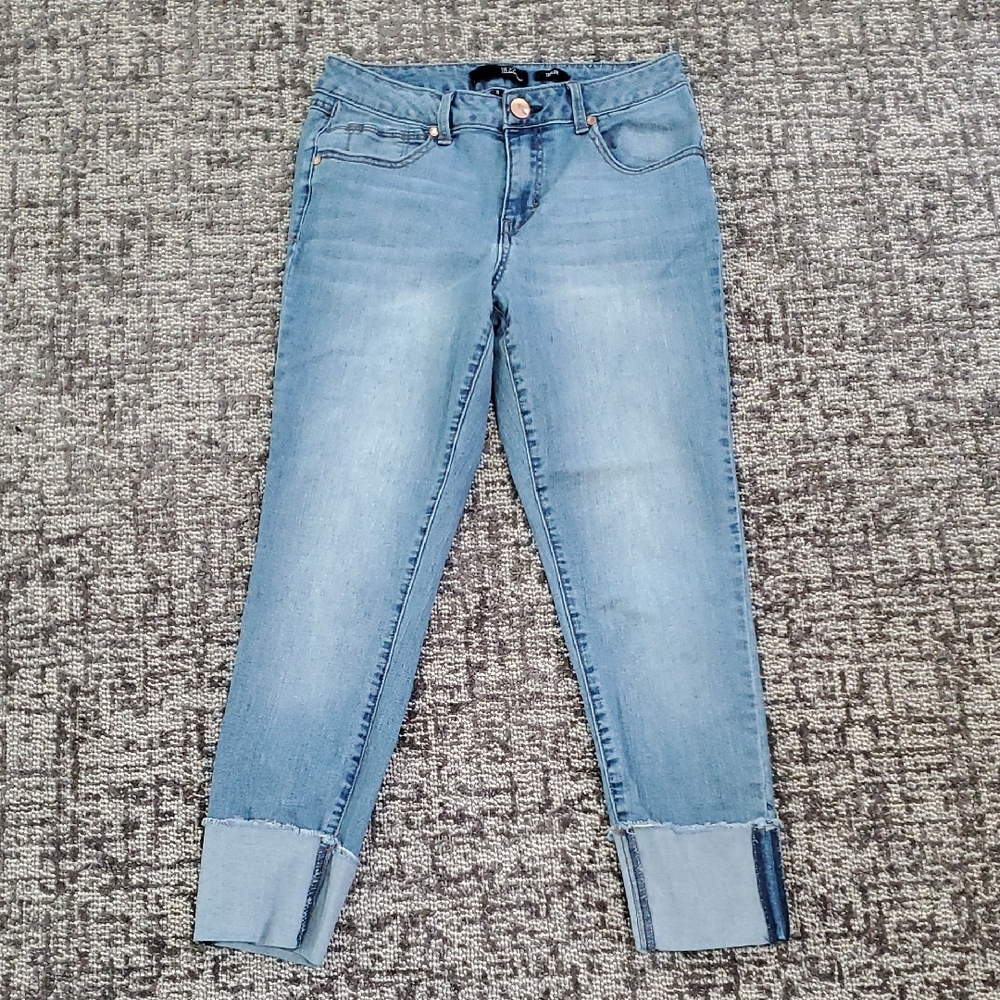 1822 Denim Blue Ankle Cropped Jeans with Rolled Hems